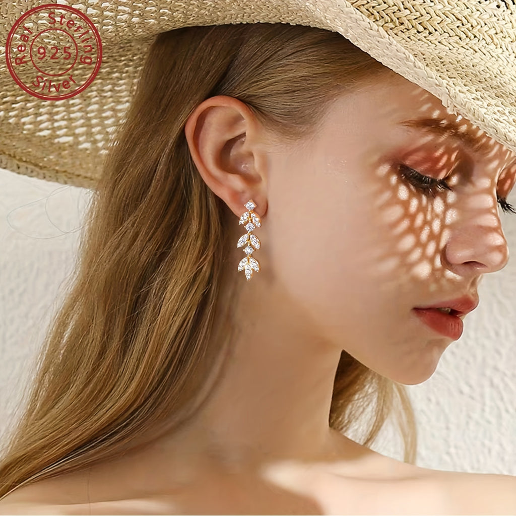 Para kolczyków z moissanitem wykonanych ze srebra 925, motyw liści