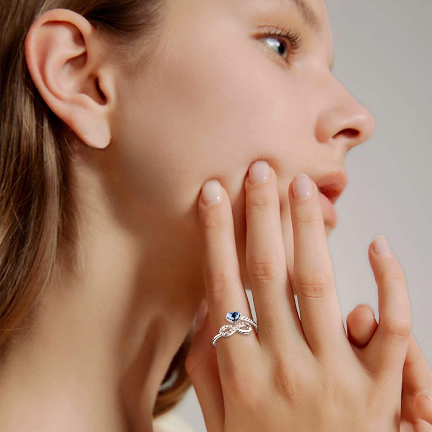 Damski pierścionek nieskończoności ze srebra 925, białe złoto.